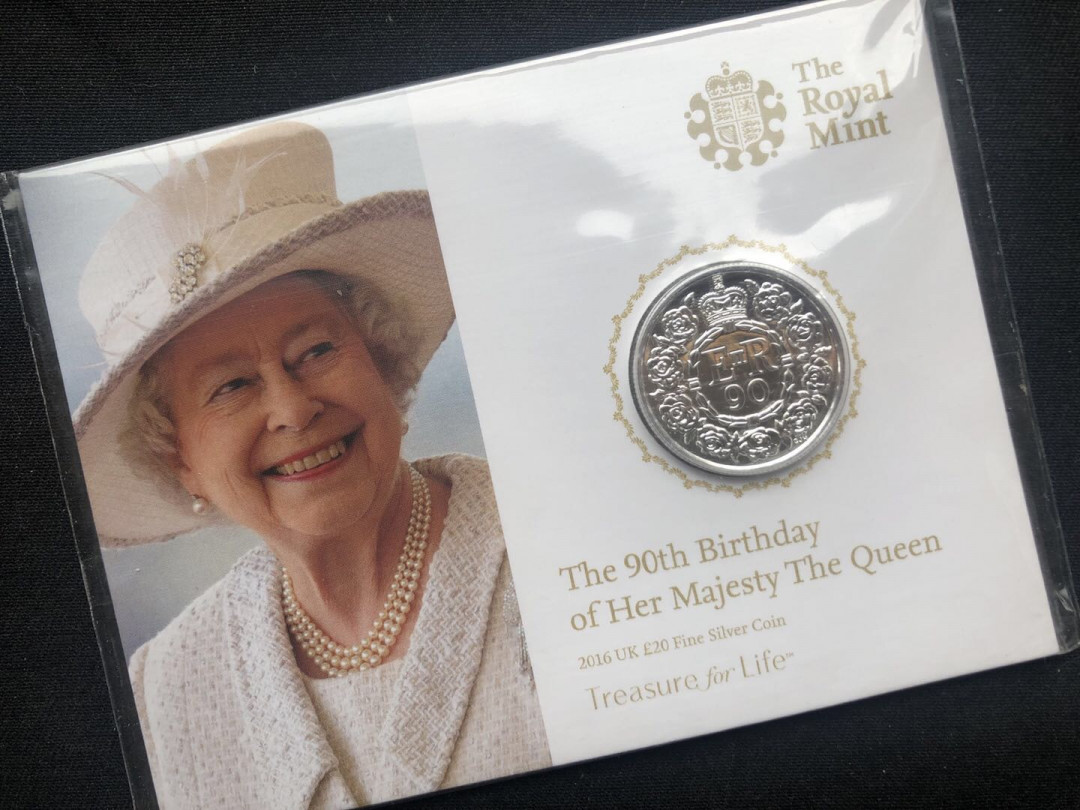 【币观天下】第八十七期钱币拍卖 【英国】女王90周年银卡册【20英镑】