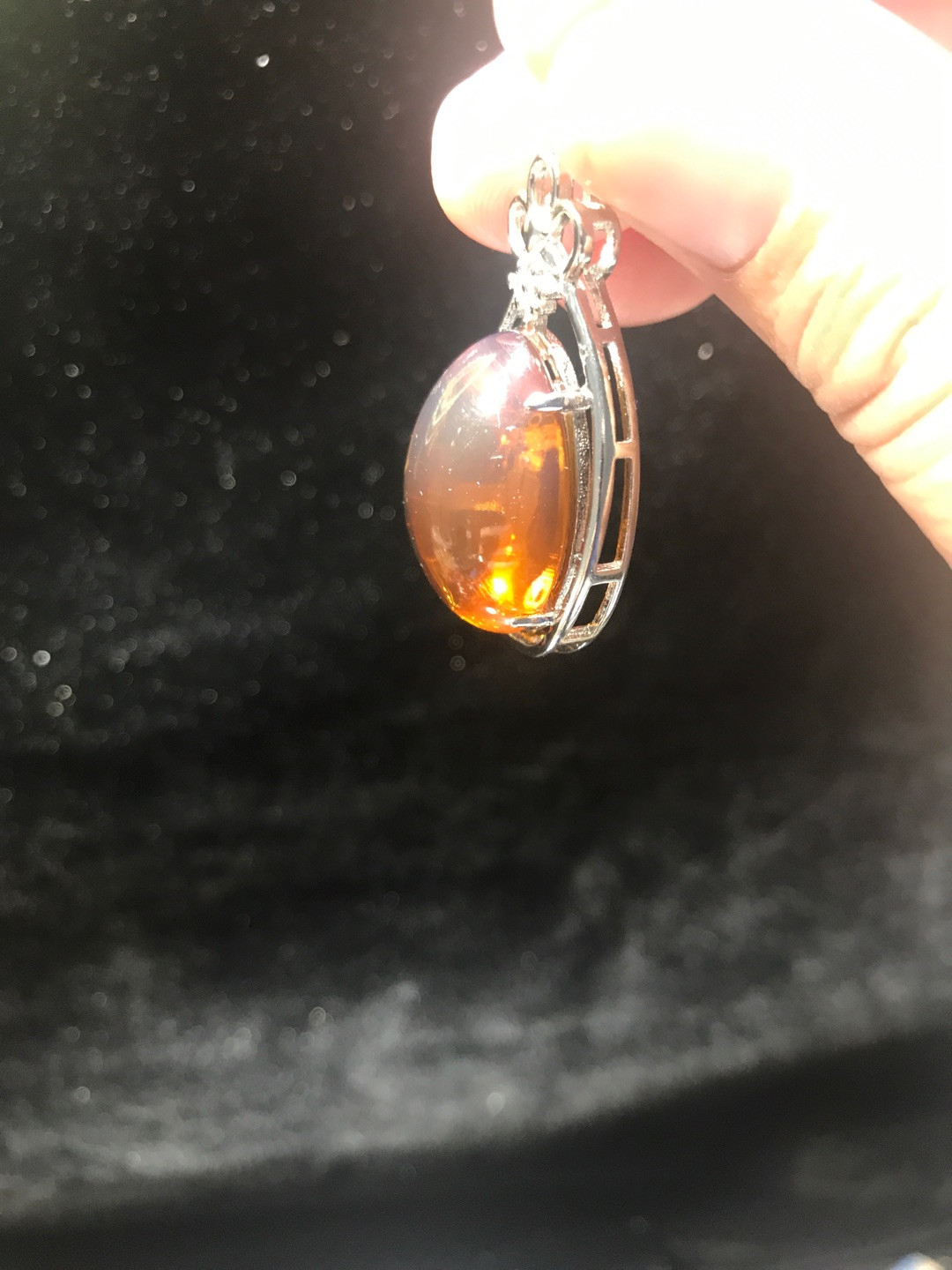 缅甸天然琥珀专场 缅甸天然琥珀吊坠