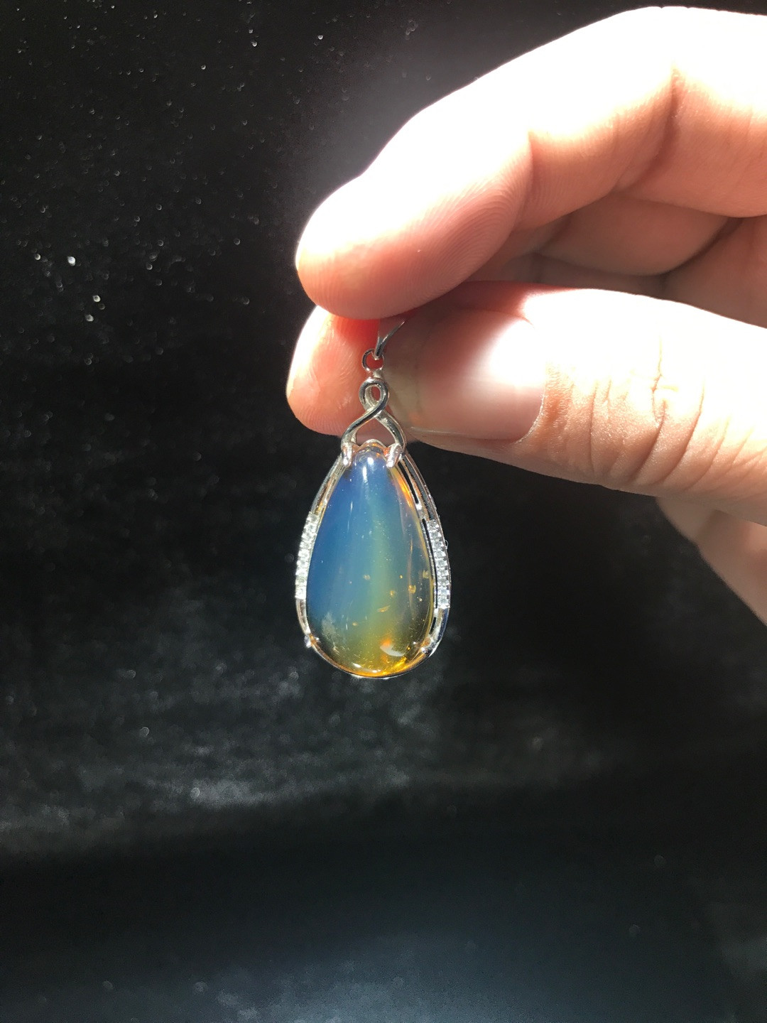 缅甸天然琥珀专场 缅甸高白蓝琥珀吊坠