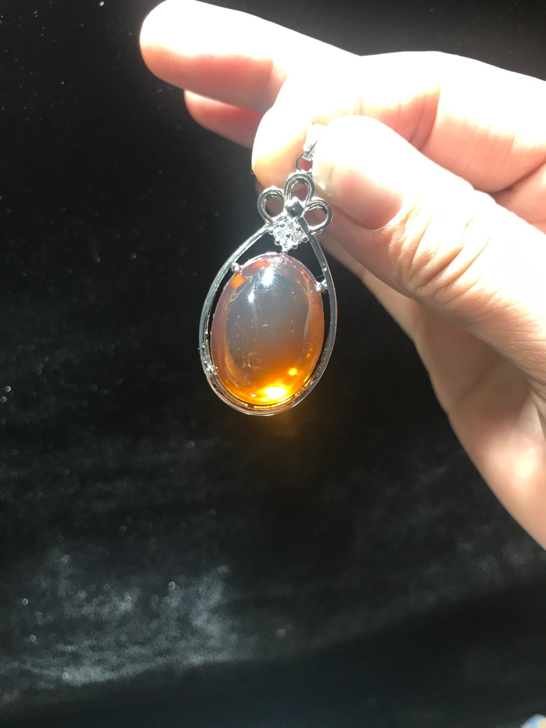 缅甸天然琥珀专场 缅甸天然琥珀吊坠