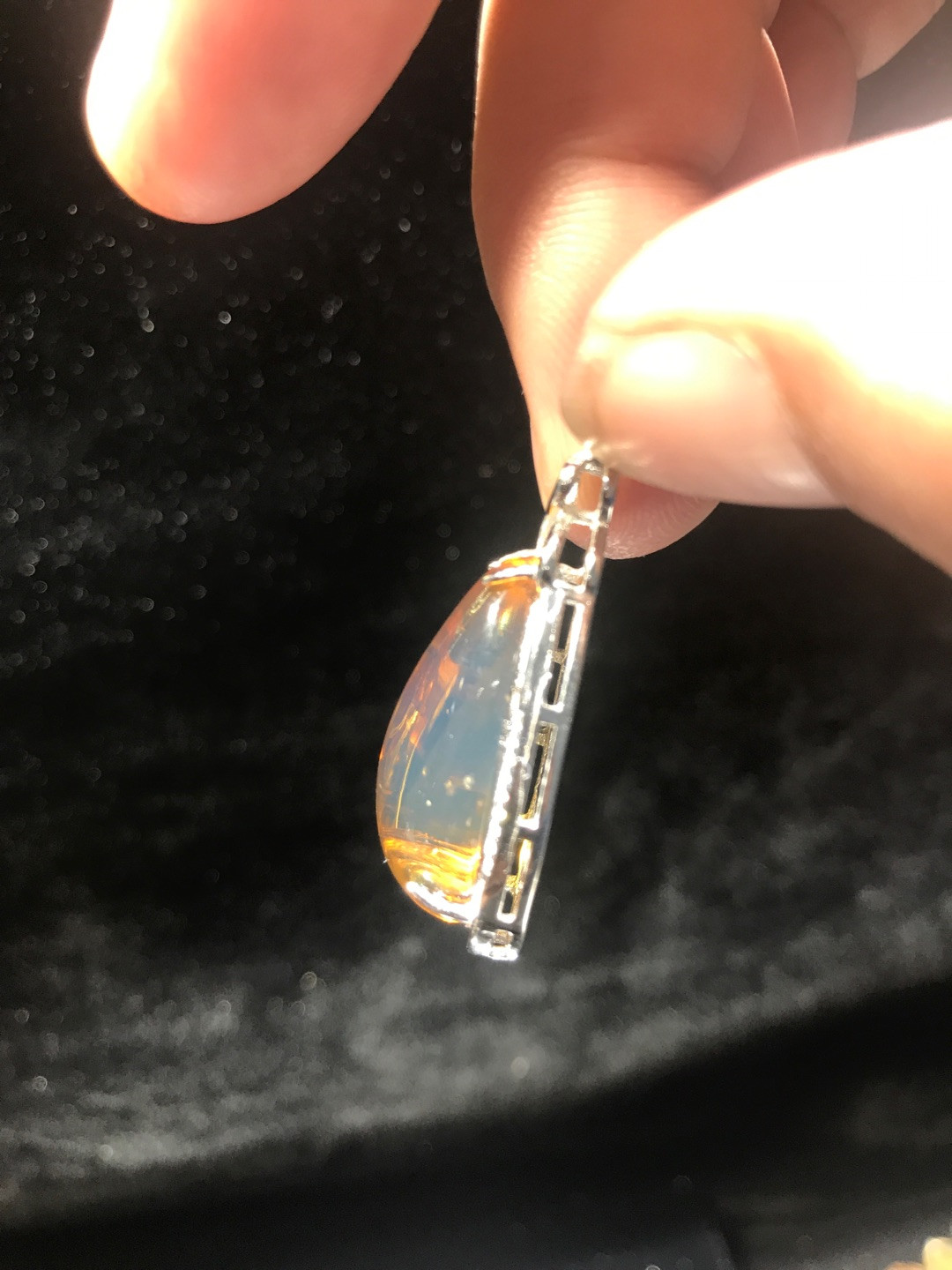 缅甸天然琥珀专场 缅甸高白蓝琥珀吊坠