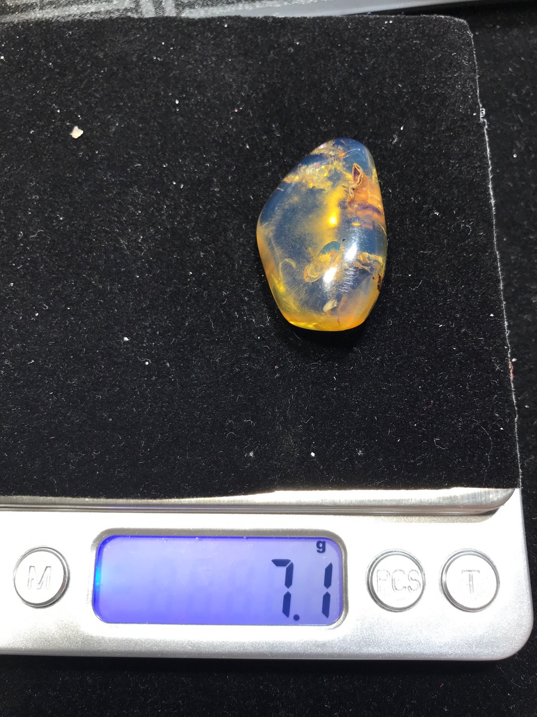 缅甸天然琥珀专场 缅甸天然金蓝琥珀随形吊坠