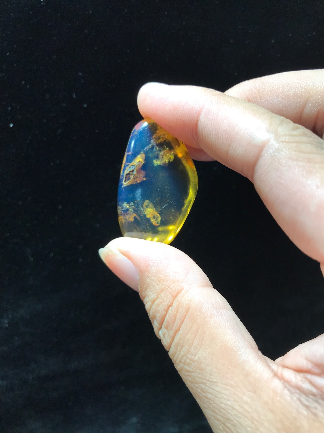 缅甸天然琥珀专场 缅甸天然金蓝琥珀随形吊坠