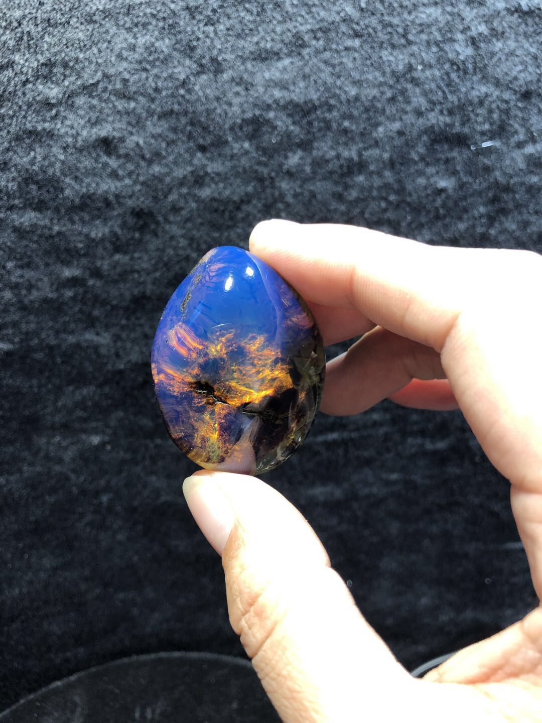 多米尼加琥珀专场 多米尼加蓝珀随形吊坠