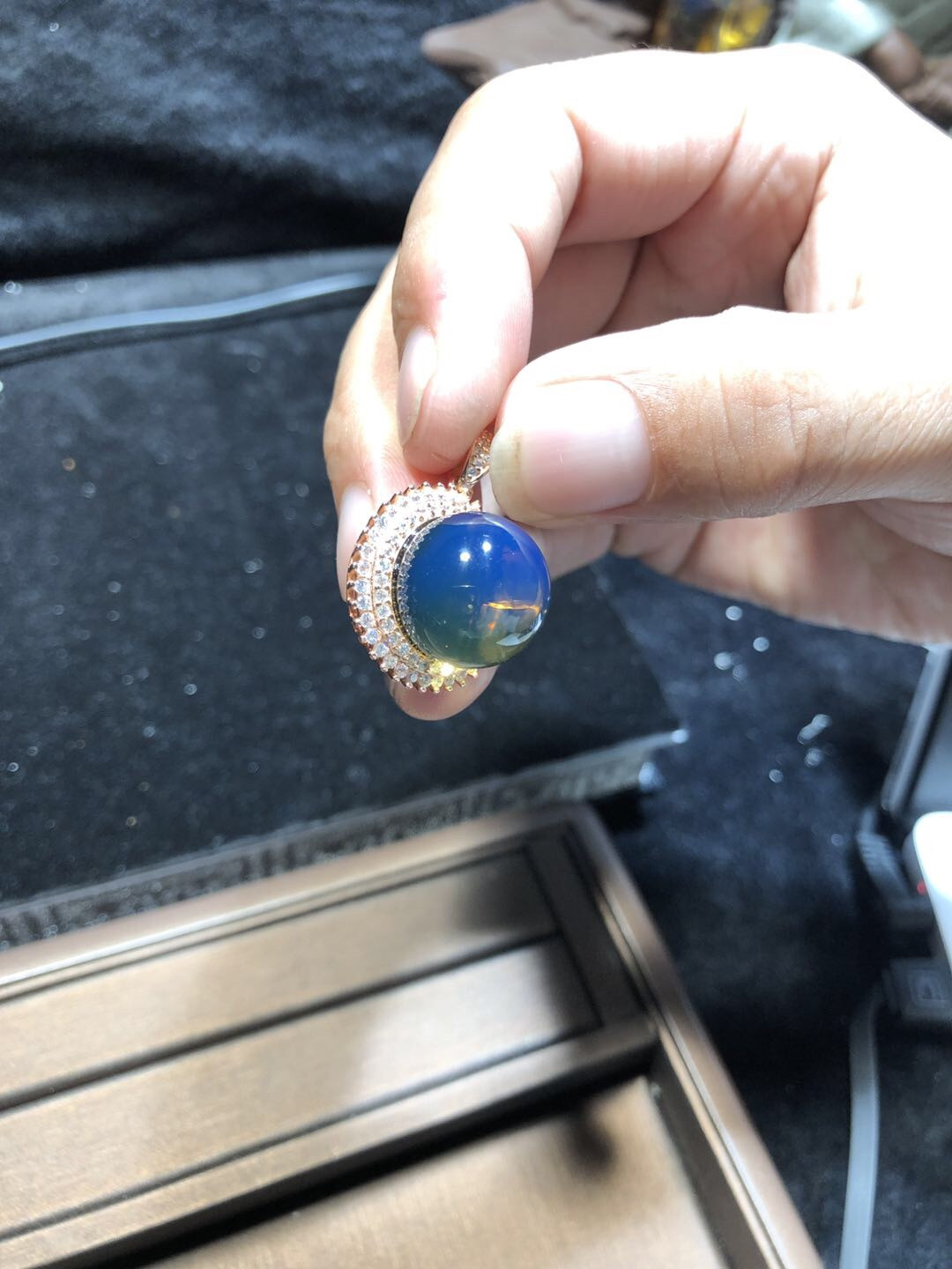 多米尼加琥珀、缅甸天然琥珀拼拍专场 多米尼加天然蓝珀吊坠