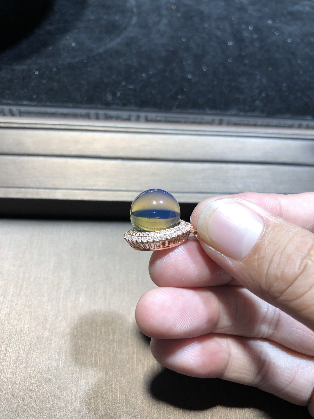 多米尼加琥珀、缅甸天然琥珀拼拍专场 多米尼加天然蓝珀吊坠