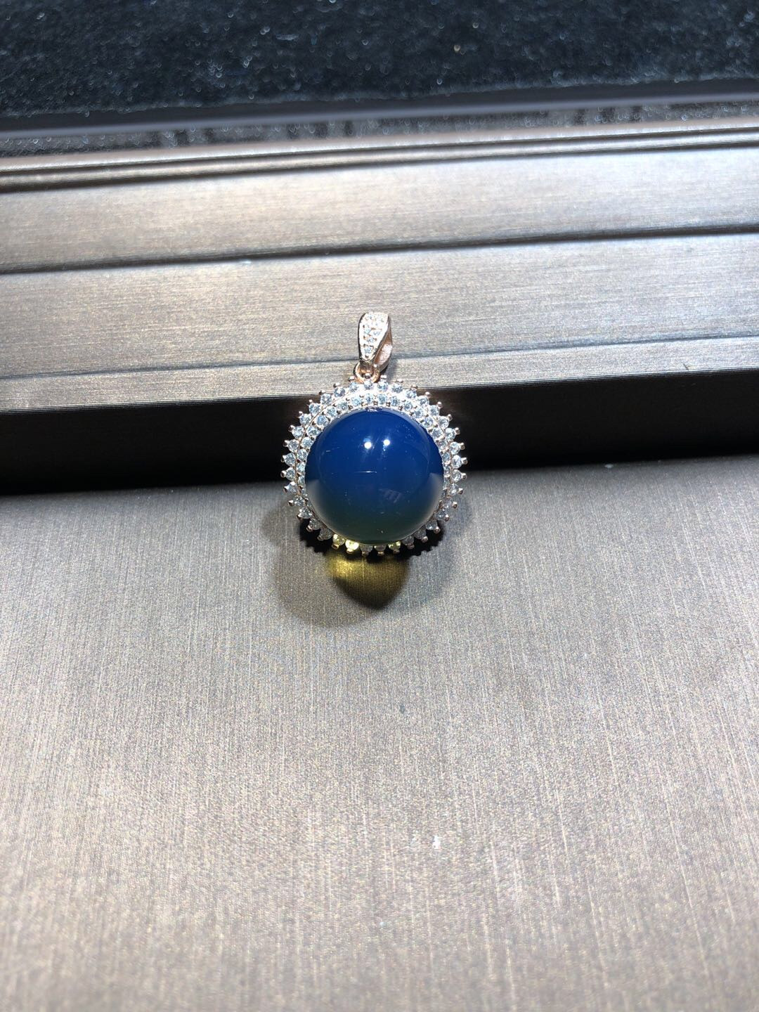 多米尼加琥珀、缅甸天然琥珀拼拍专场 多米尼加天然蓝珀吊坠