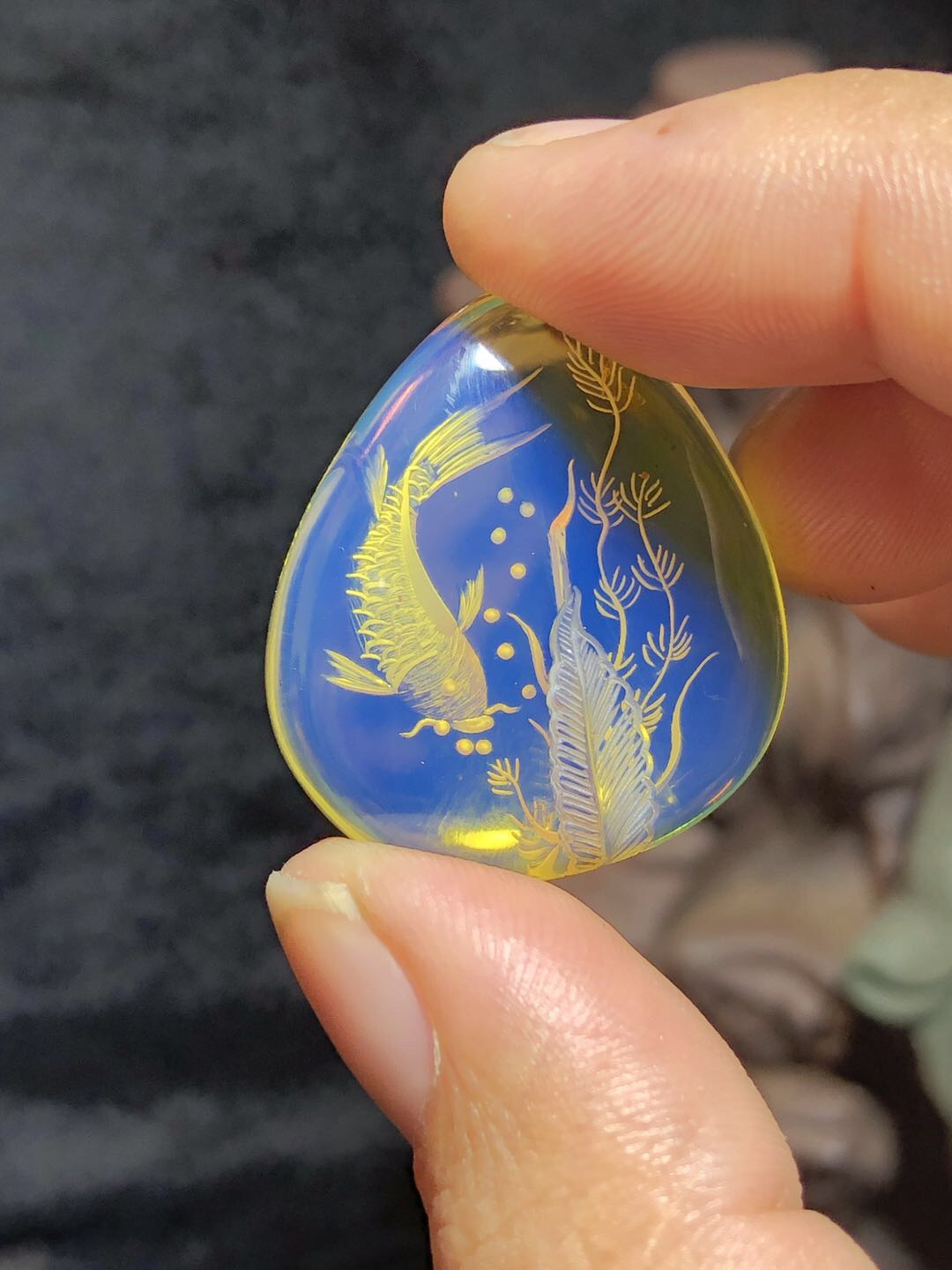 缅甸精品琥珀专场 缅甸天然高白蓝琥珀吊坠（年年有鱼）阴雕工艺