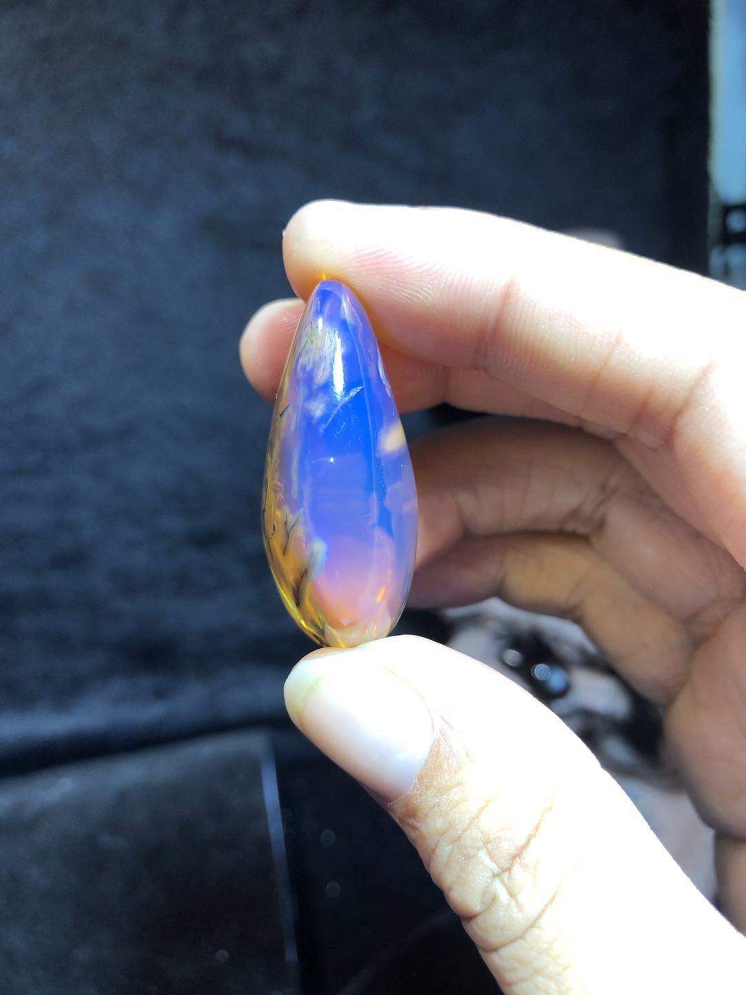 缅甸精品琥珀专场 收藏级精品缅甸高白蓝随形吊坠