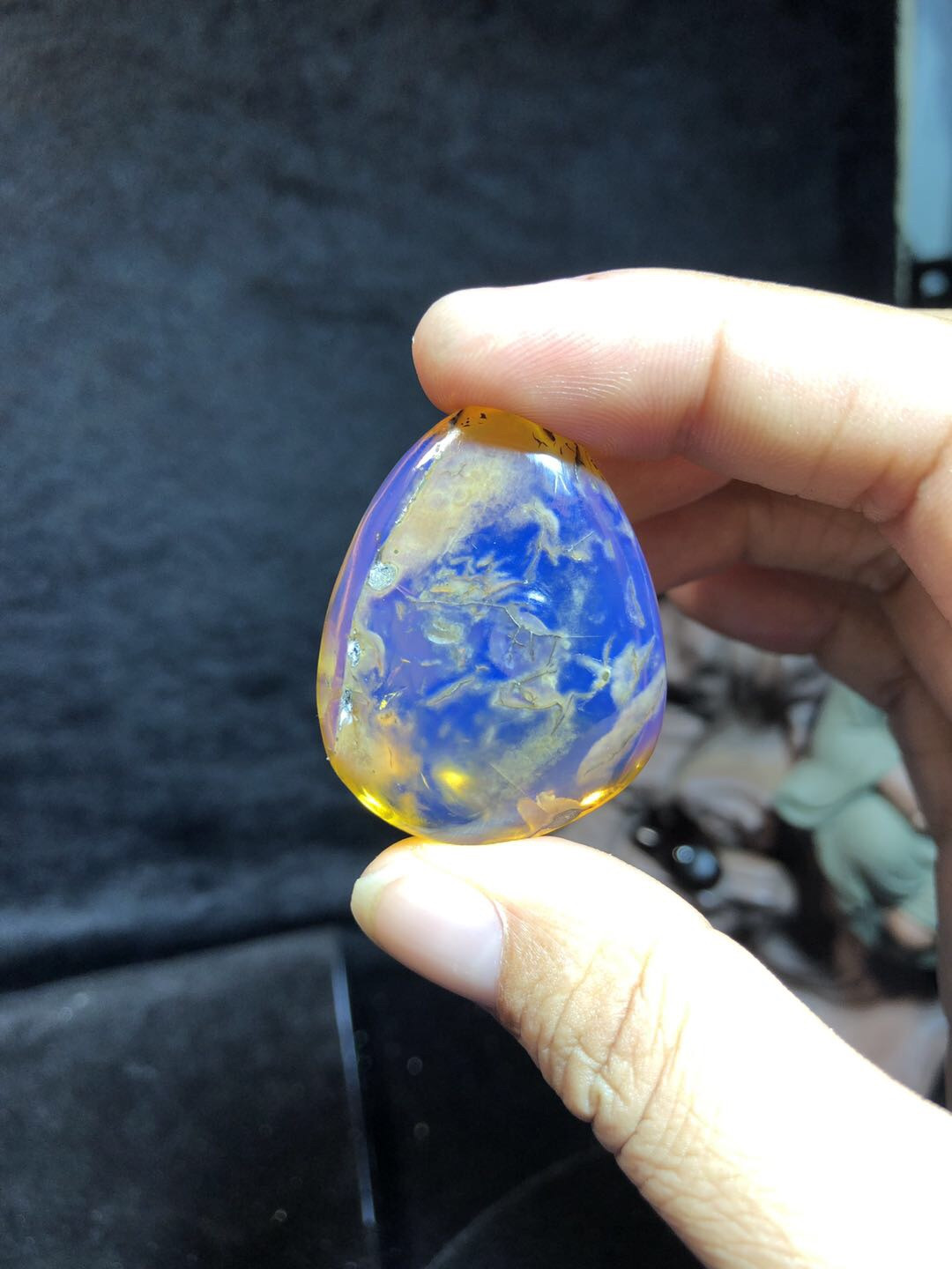 缅甸精品琥珀专场 收藏级精品缅甸高白蓝随形吊坠