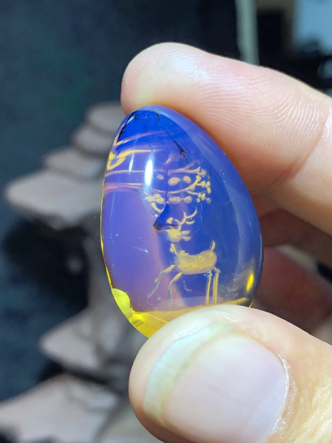 缅甸精品琥珀专场 缅甸天然高白蓝琥珀吊坠（一🦌有你）阴雕工艺