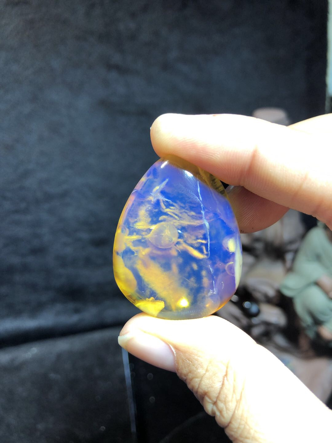 缅甸精品琥珀专场 收藏级精品缅甸高白蓝随形吊坠