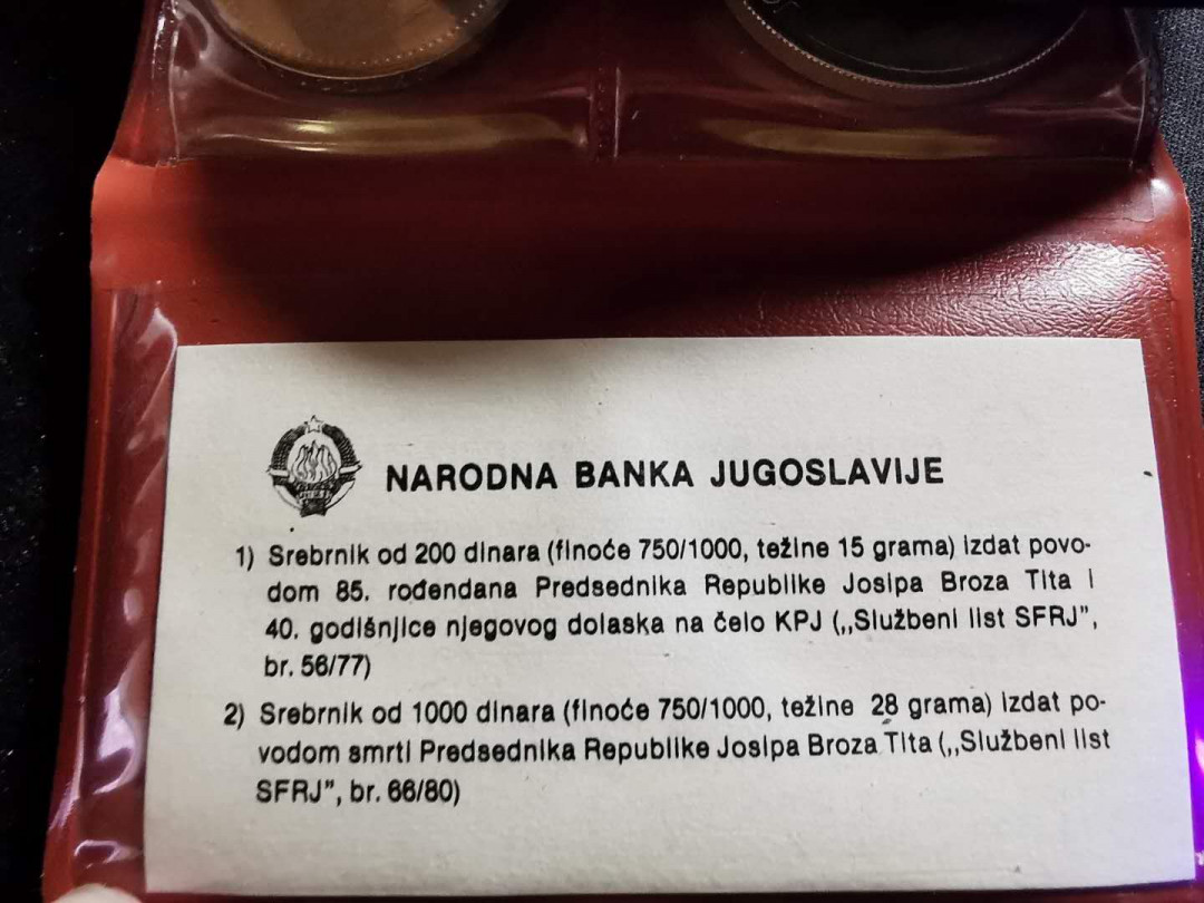 【鲸贝乐淘】千字文·第“始制文字”号拍卖 【南斯拉夫】原包装精美银币两枚，包装崭新，钱币UNC 精美