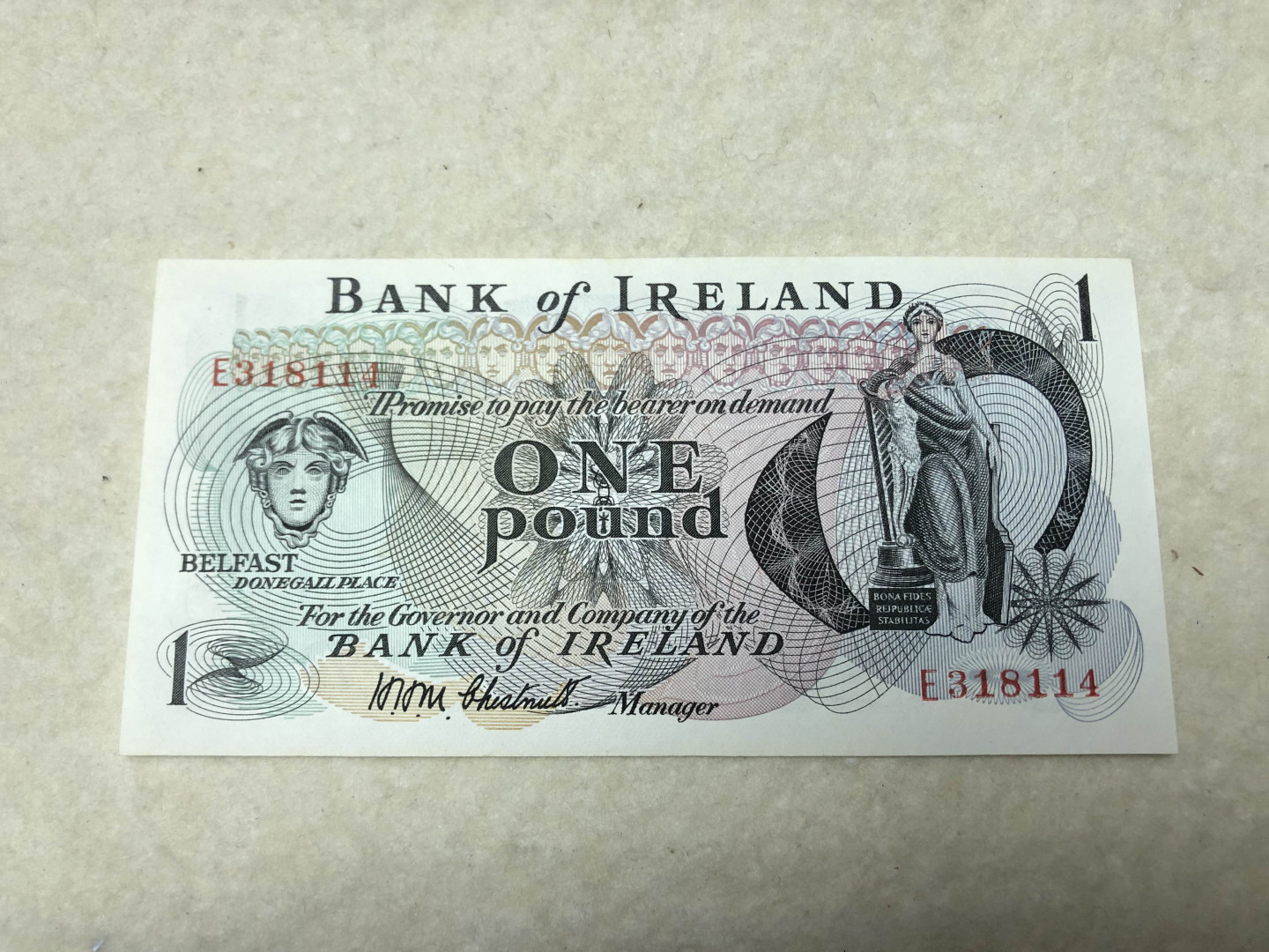 北京国际钱币博览会专场【收藏联盟】第109期拍卖——欧美环游记 【一组3张】爱尔兰、北爱尔兰 1镑纸币 UNC- 有黄斑