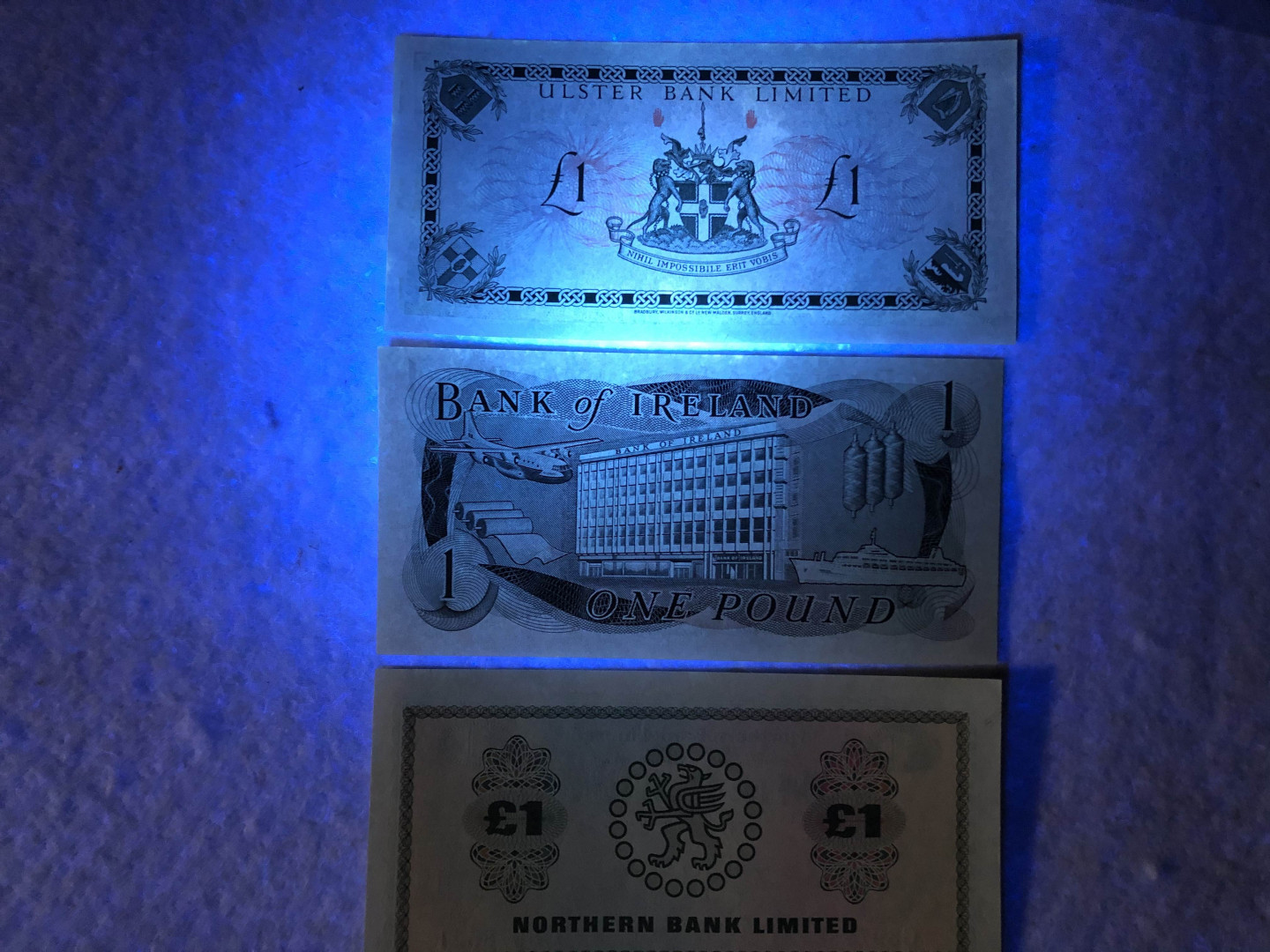 北京国际钱币博览会专场【收藏联盟】第109期拍卖——欧美环游记 【一组3张】爱尔兰、北爱尔兰 1镑纸币 UNC- 有黄斑