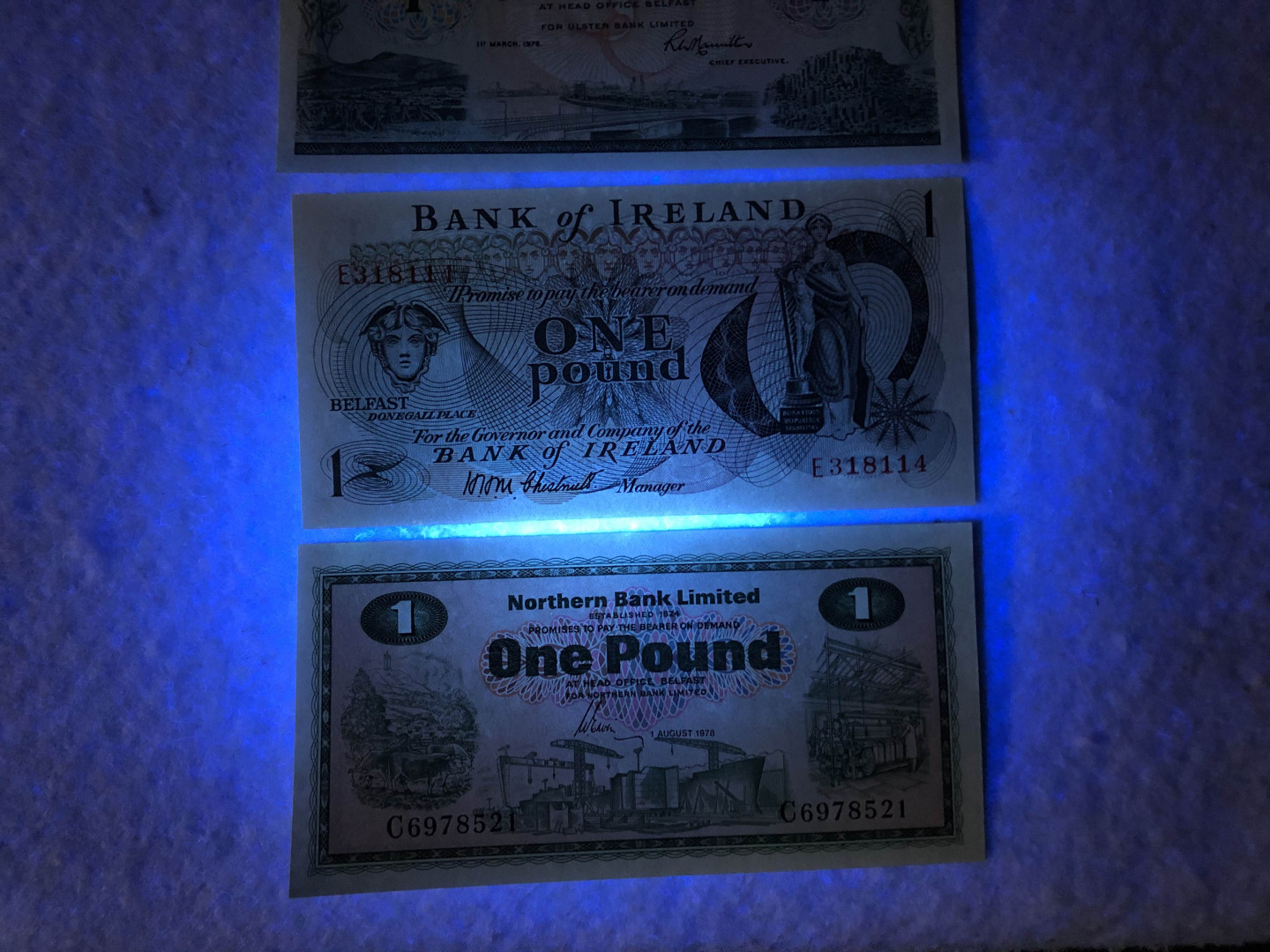 北京国际钱币博览会专场【收藏联盟】第109期拍卖——欧美环游记 【一组3张】爱尔兰、北爱尔兰 1镑纸币 UNC- 有黄斑