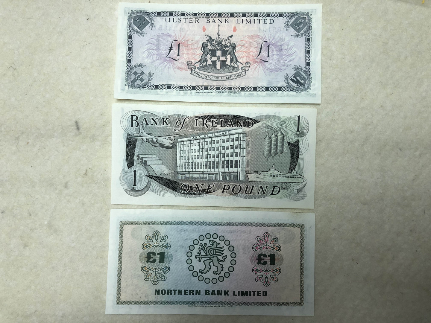 北京国际钱币博览会专场【收藏联盟】第109期拍卖——欧美环游记 【一组3张】爱尔兰、北爱尔兰 1镑纸币 UNC- 有黄斑