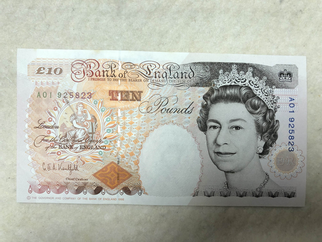 北京国际钱币博览会专场【收藏联盟】第109期拍卖——欧美环游记 【一组4张】英国E序列皇冠版5镑（UNC品相）、10镑（A01首发冠，UNC-有黄斑）、20镑（UNC-有黄斑）以及E序列10镑（UNC品相） 