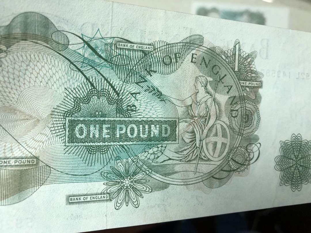 北京国际钱币博览会专场【收藏联盟】第109期拍卖——欧美环游记 【英镑一组4张】英国 1928年 A序列 1镑 有黄 AU+品相、C序列1镑3张 UNC- 紫光灯下有潮斑 