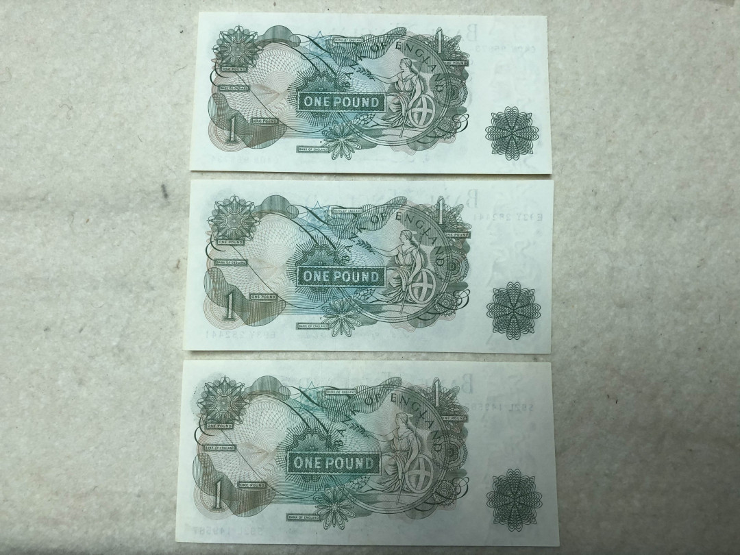 北京国际钱币博览会专场【收藏联盟】第109期拍卖——欧美环游记 【英镑一组4张】英国 1928年 A序列 1镑 有黄 AU+品相、C序列1镑3张 UNC- 紫光灯下有潮斑 