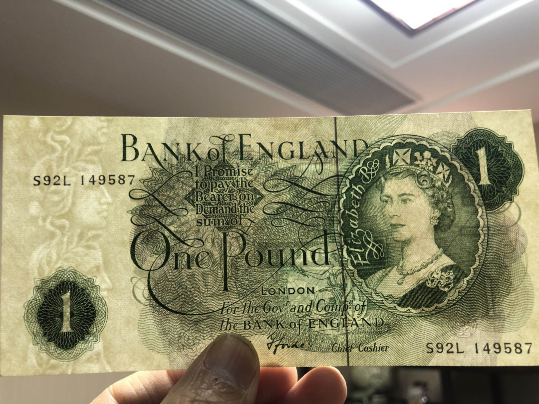 北京国际钱币博览会专场【收藏联盟】第109期拍卖——欧美环游记 【英镑一组4张】英国 1928年 A序列 1镑 有黄 AU+品相、C序列1镑3张 UNC- 紫光灯下有潮斑 