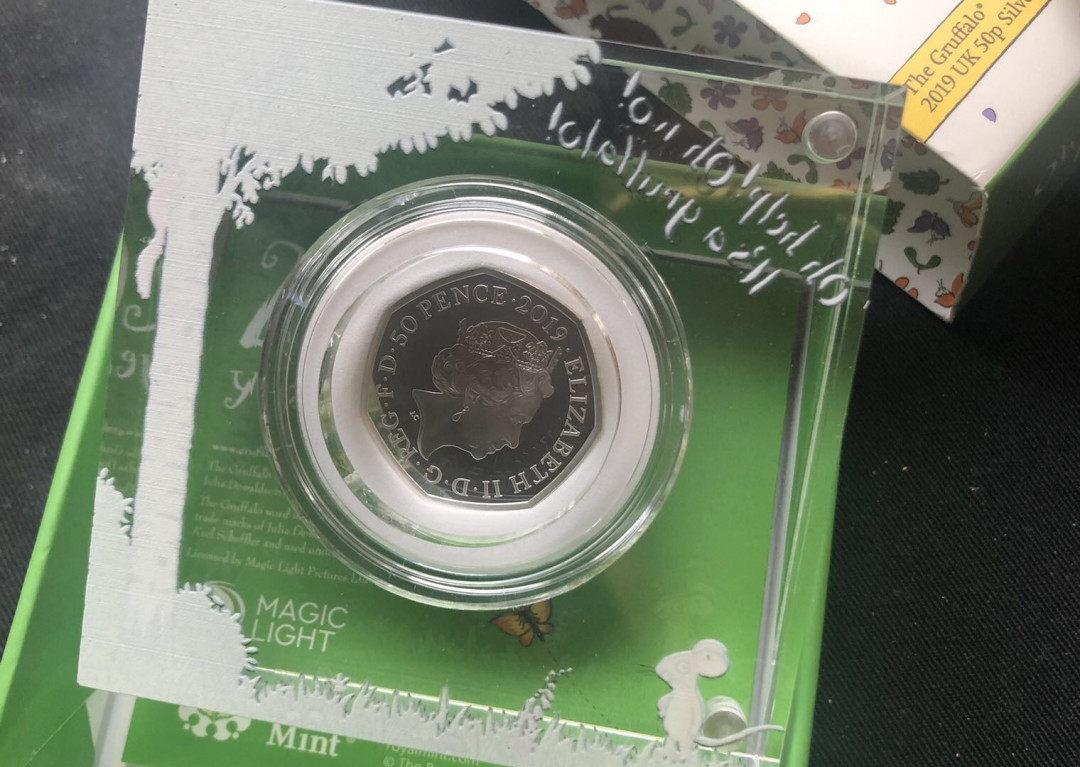 【币观天下】第九十一期钱币拍卖-北京国际钱币展专场 【英国】英国福尔摩斯加厚银币【盒证齐全】