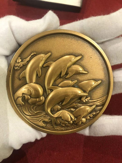 喜迎2019北京国际钱币博览会，法国艺术麦朵尔拍卖 - 美国MACD1984海豚日历章