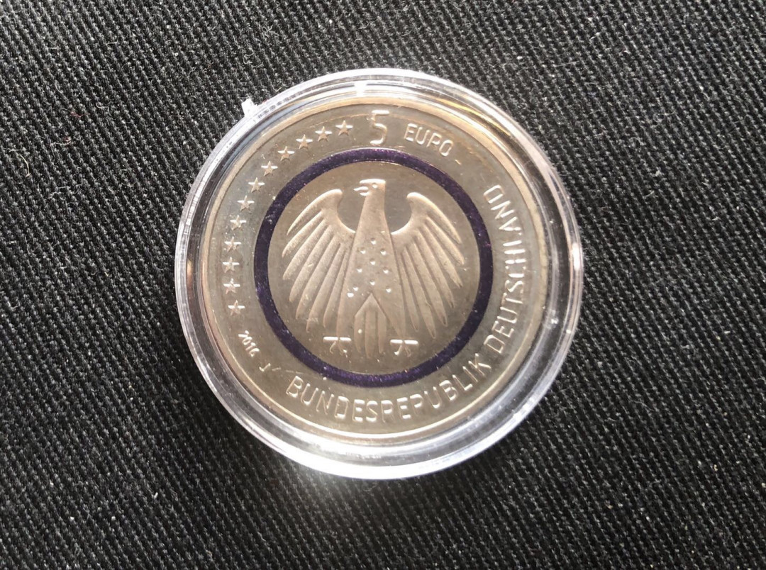 【币观天下】第九十一期钱币拍卖-北京国际钱币展专场 【德国】【获奖币】德国镶嵌塑料5欧元纪念币首枚【普制】