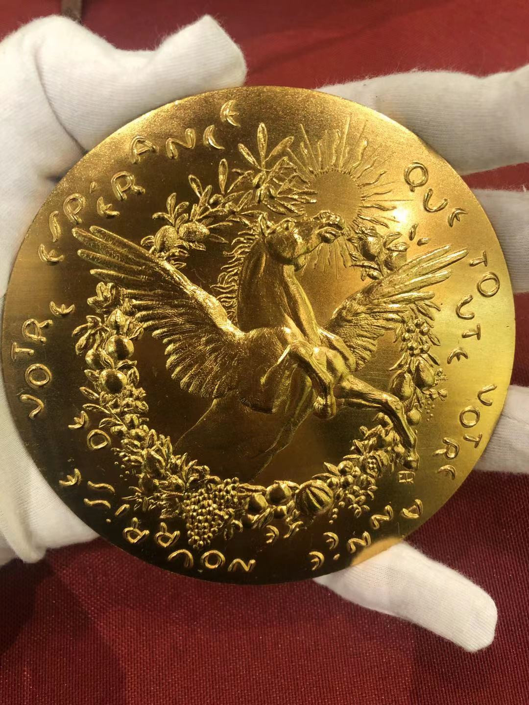 喜迎2019北京国际钱币博览会，法国艺术麦朵尔拍卖 金飞马(手雕章)