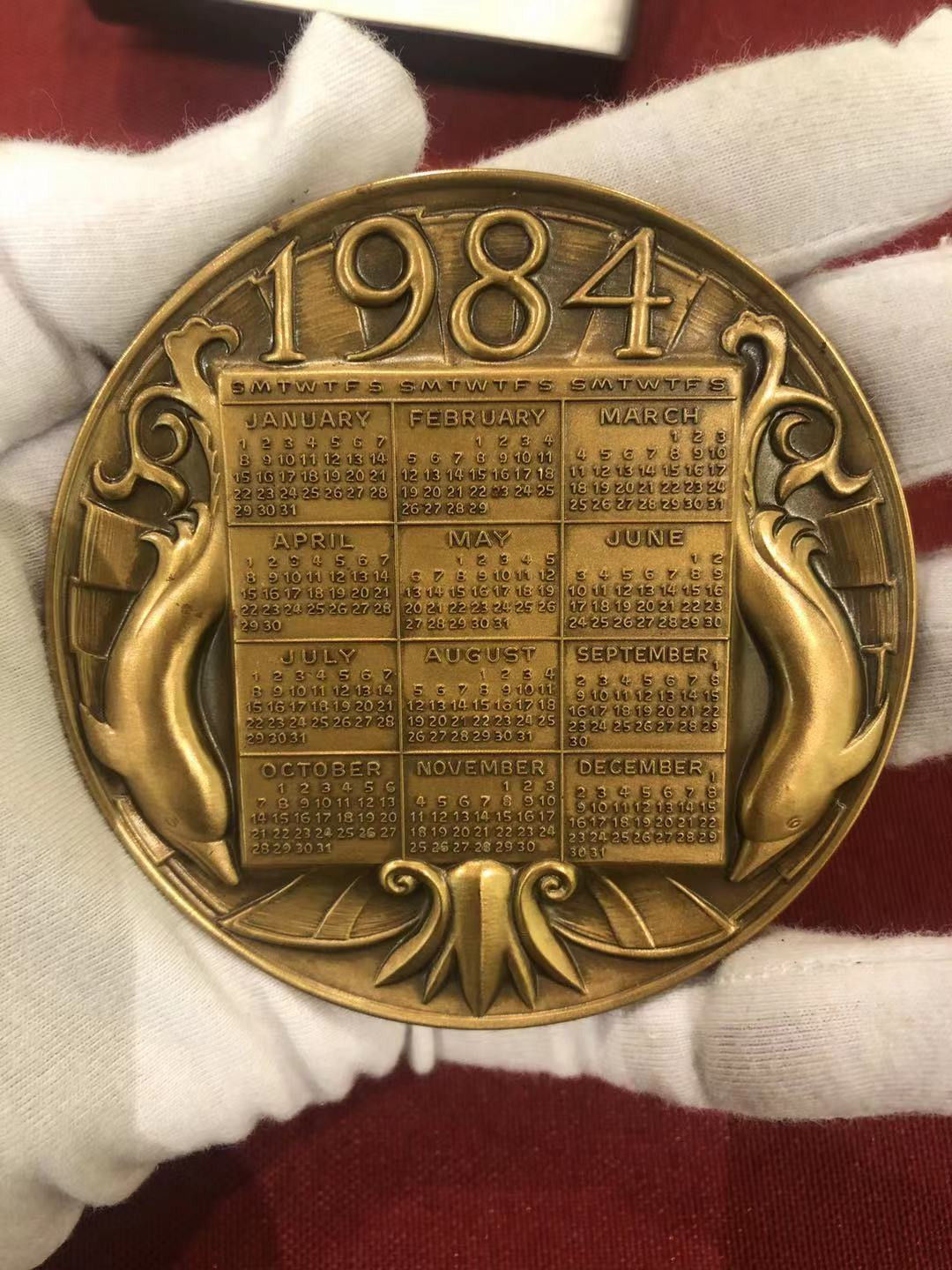 喜迎2019北京国际钱币博览会，法国艺术麦朵尔拍卖 美国MACD1984海豚日历章