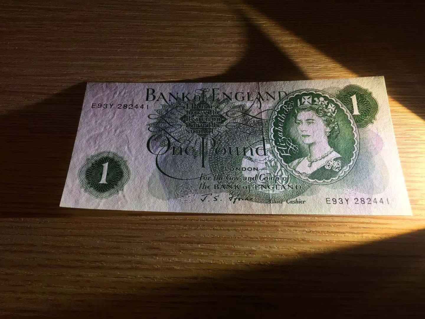 【收藏联盟】第110期拍卖——悠远岛歌 【英镑一组6张】英国 C序列 1镑 5张UNC 1张AU 4种不同签名