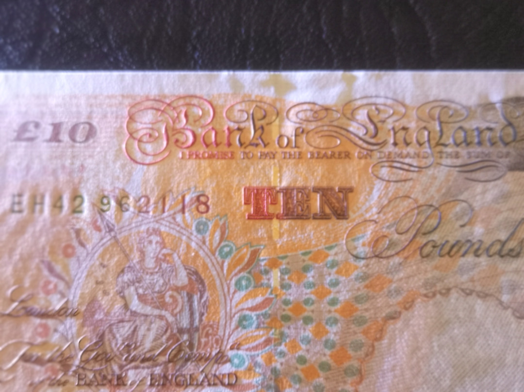 《外钞收藏家》第七十二期拍卖 英国E序列10镑 全新unc