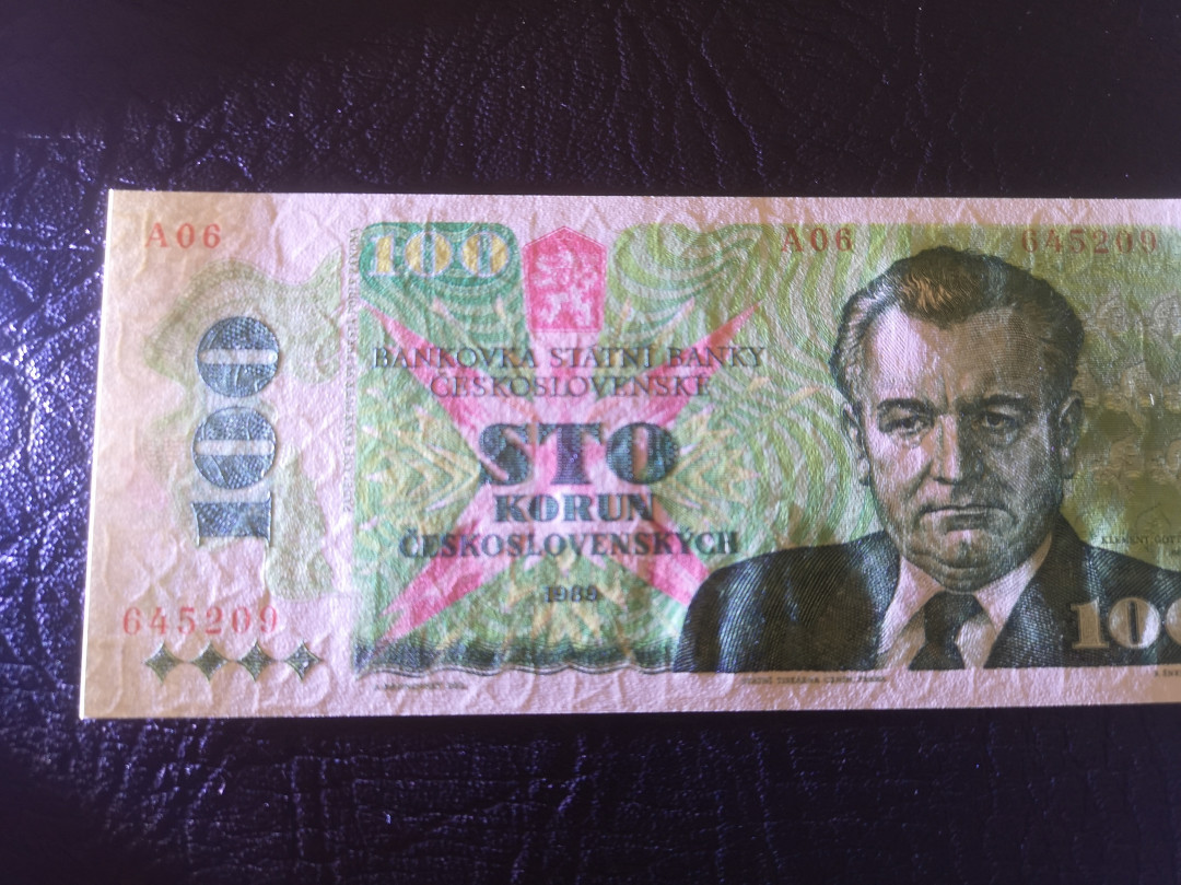 《外钞收藏家》第七十二期拍卖 捷克斯洛伐克1989年100 非常精美的一张 全新unc