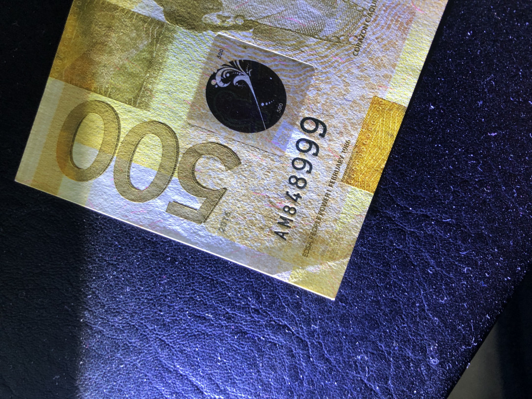 《外钞收藏家》第七十二期拍卖 菲律宾20-1000一套 6张 大部分很绝 两个面额角有软着 请看图