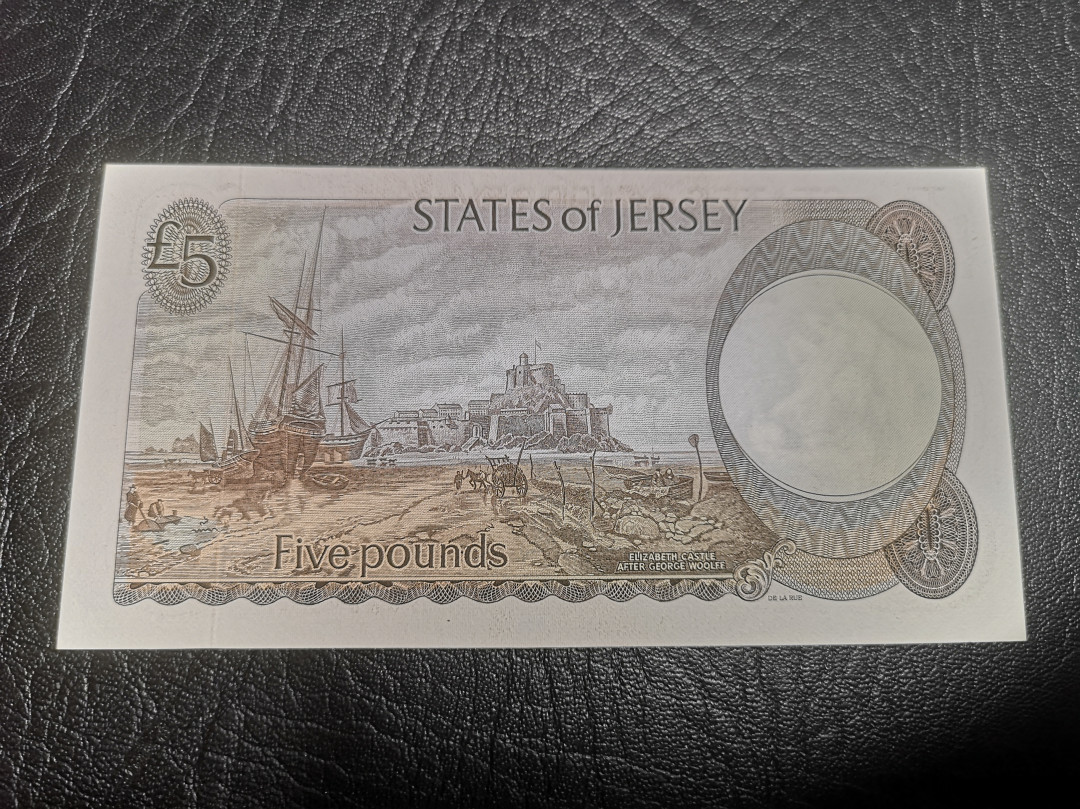 《外钞收藏家》第七十二期拍卖 泽西精美5镑  au品相  中间有不明显的中折