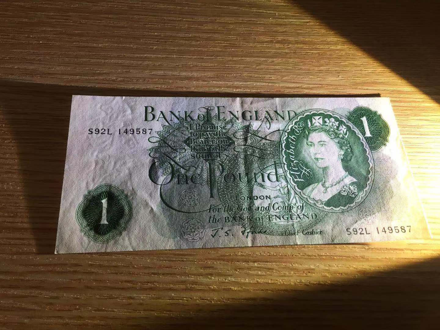 【收藏联盟】第110期拍卖——悠远岛歌 【英镑一组6张】英国 C序列 1镑 5张UNC 1张AU 4种不同签名