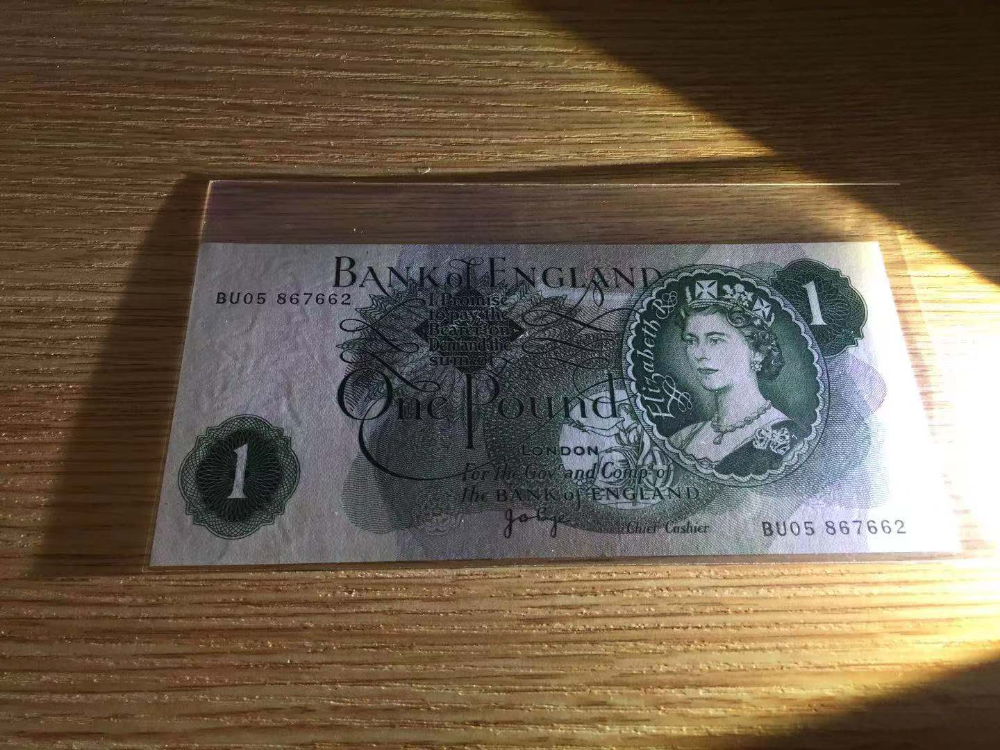 【收藏联盟】第110期拍卖——悠远岛歌 【英镑一组6张】英国 C序列 1镑 5张UNC 1张AU 4种不同签名