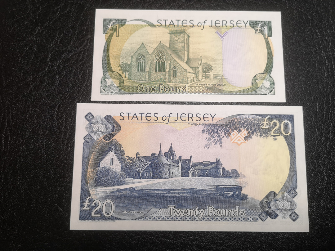 《外钞收藏家》第七十二期拍卖 泽西20、1镑凹凸和品相非常好的两张  全新unc