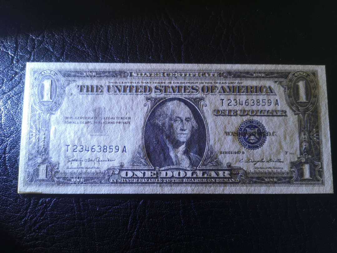 《外钞收藏家》第七十二期拍卖 1957年蓝库印 1美元 全新unc