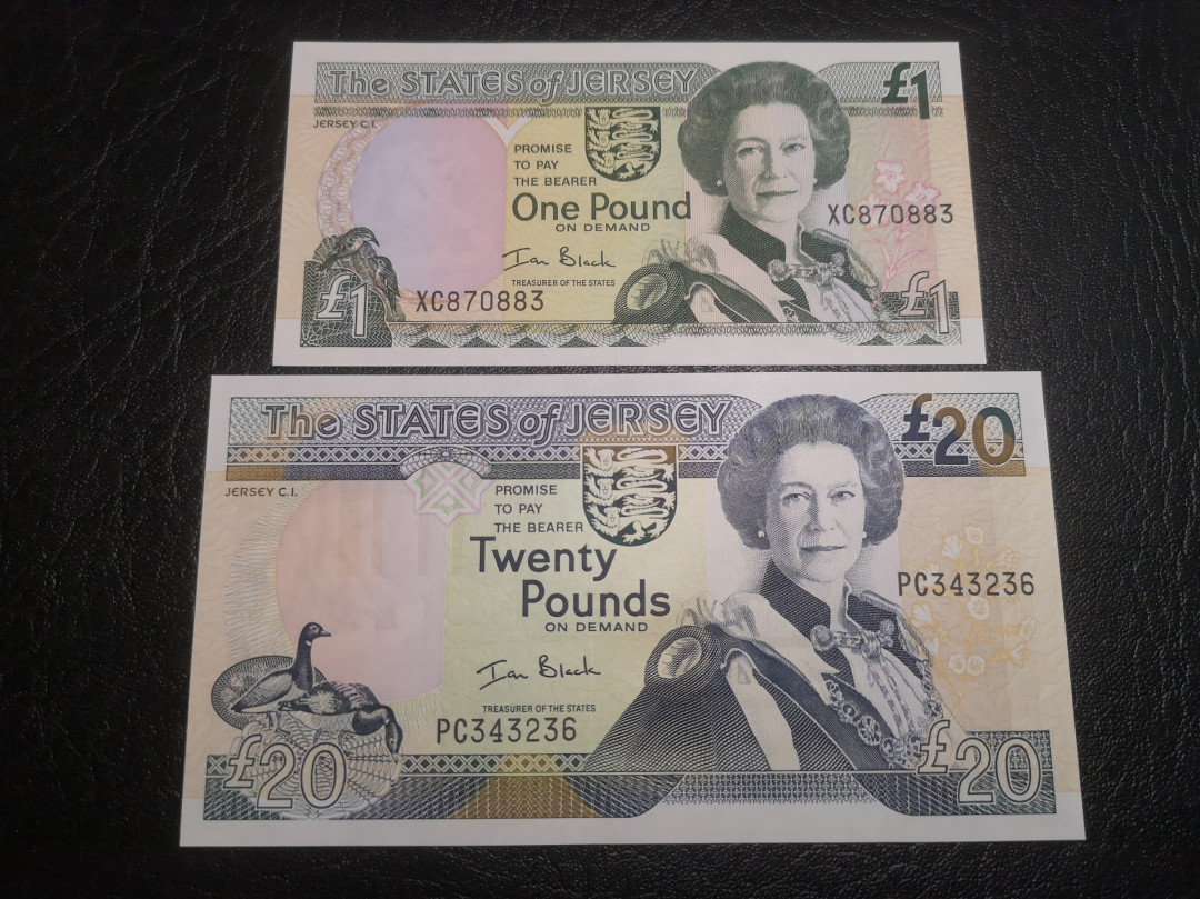 《外钞收藏家》第七十二期拍卖 泽西20、1镑凹凸和品相非常好的两张  全新unc