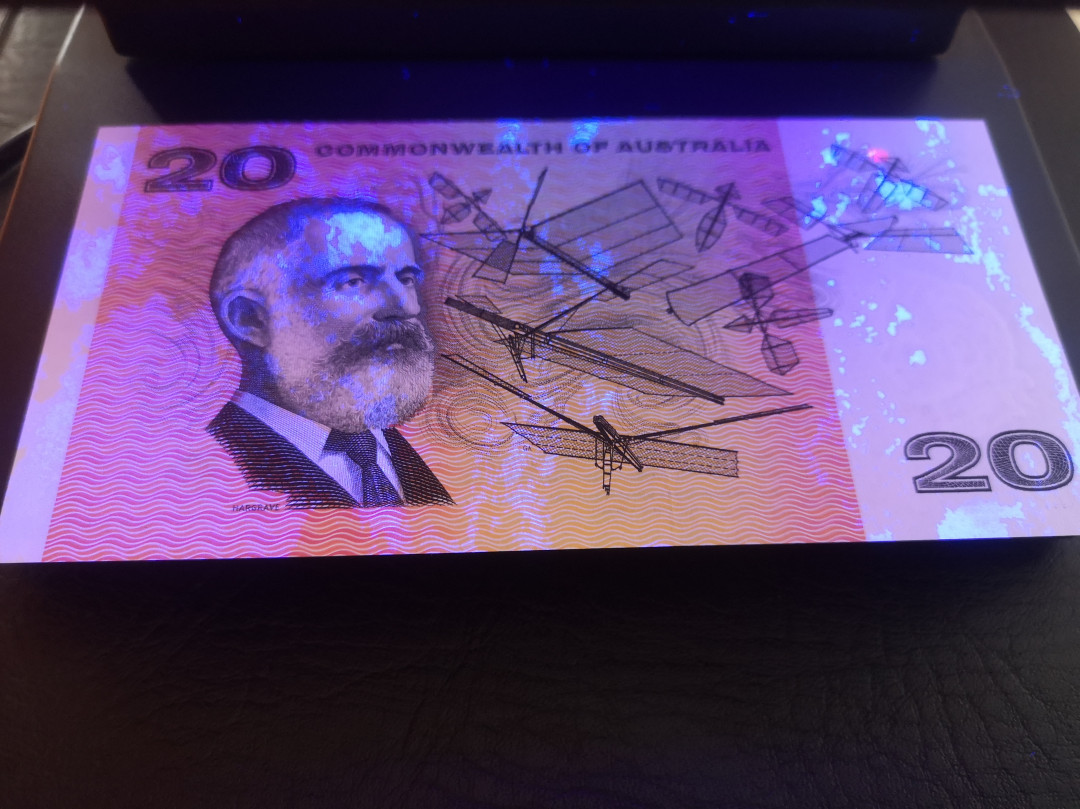 《外钞收藏家》第七十二期拍卖 澳大利亚20 无折 有潮斑