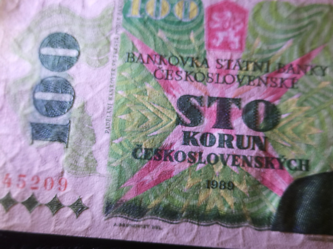 《外钞收藏家》第七十二期拍卖 捷克斯洛伐克1989年100 非常精美的一张 全新unc