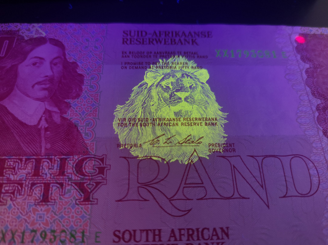 《外钞收藏家》第七十二期拍卖 南非50、5、2 三张 全新unc 荧光非常漂亮