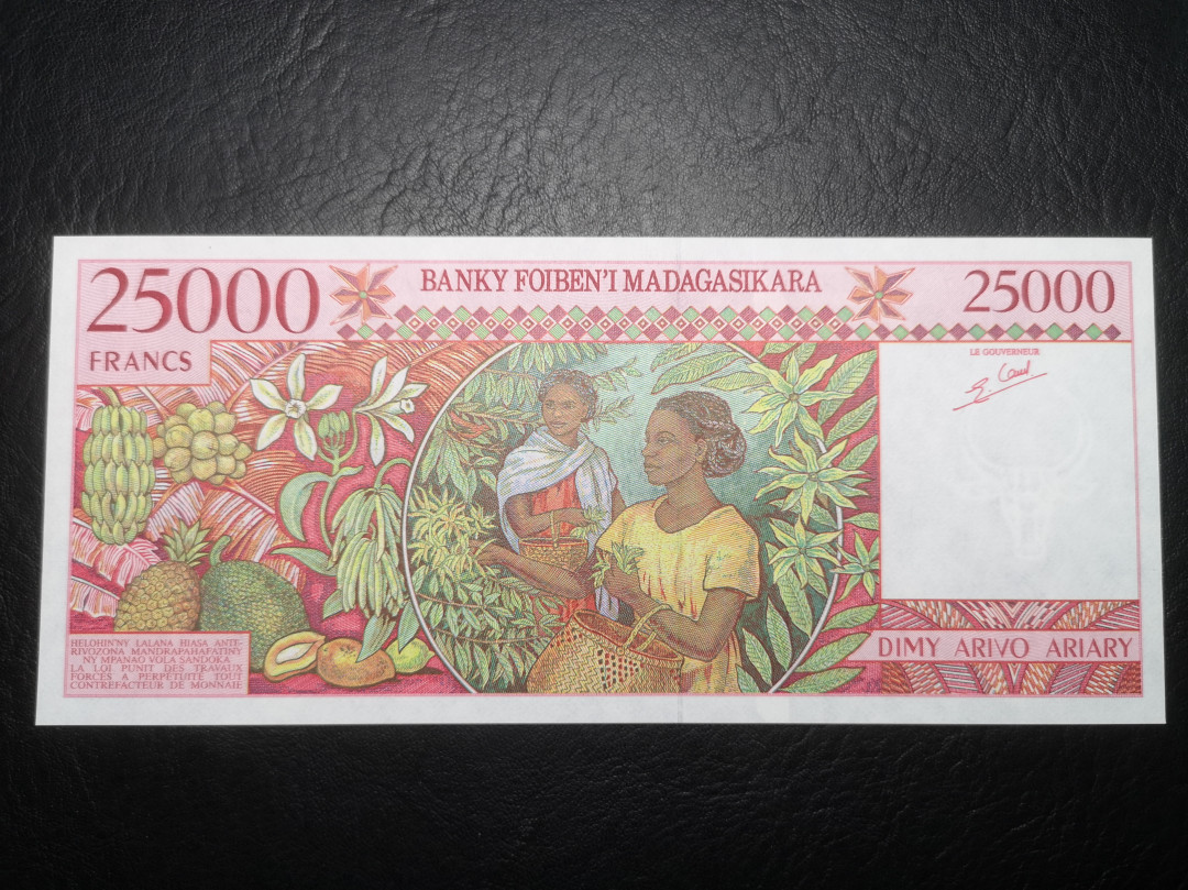 《外钞收藏家》第七十二期拍卖 马达加斯加25000法郎  全新unc
