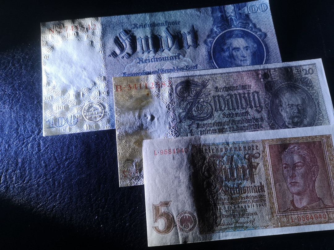 《外钞收藏家》第七十二期拍卖 西德1935年100、50、20马克  100品相不错 20有一个黄点 5有受潮