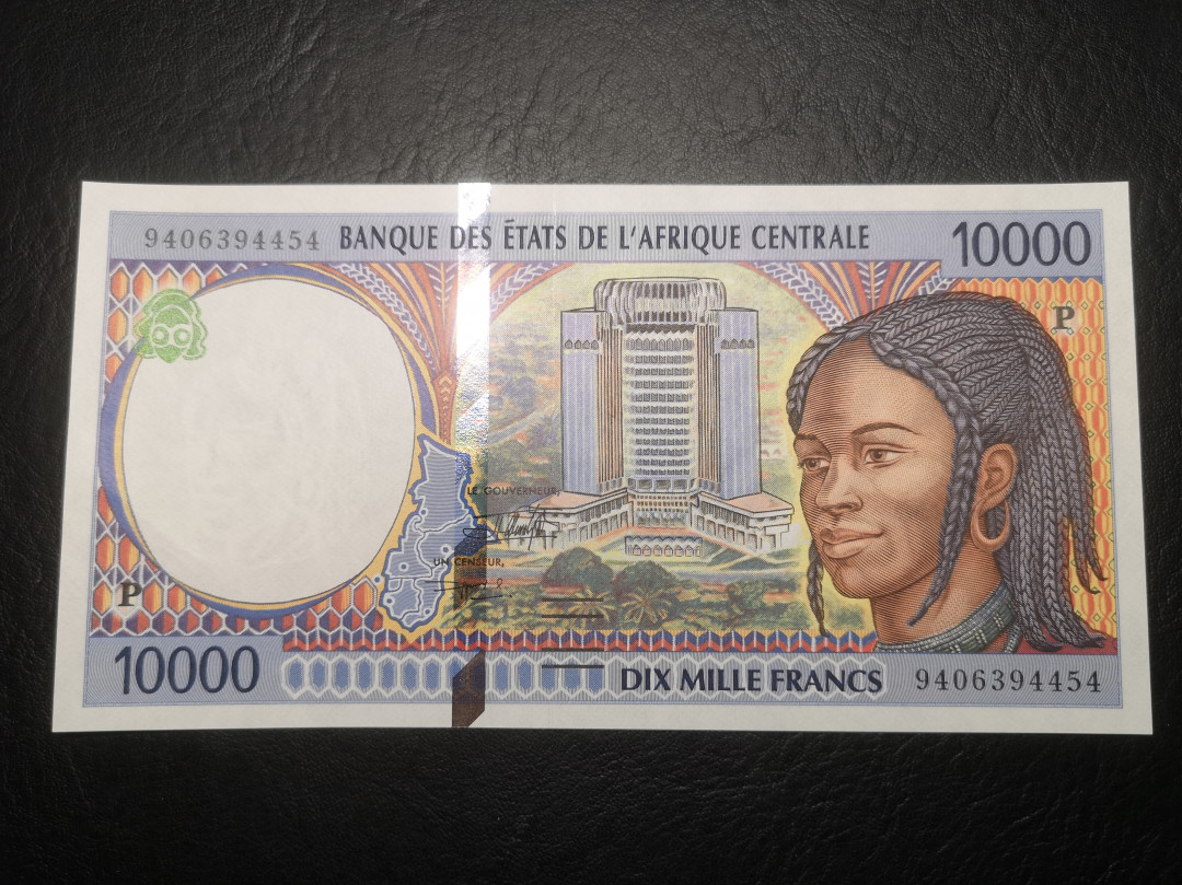 《外钞收藏家》第七十二期拍卖 中非10000法郎  全新unc P冠