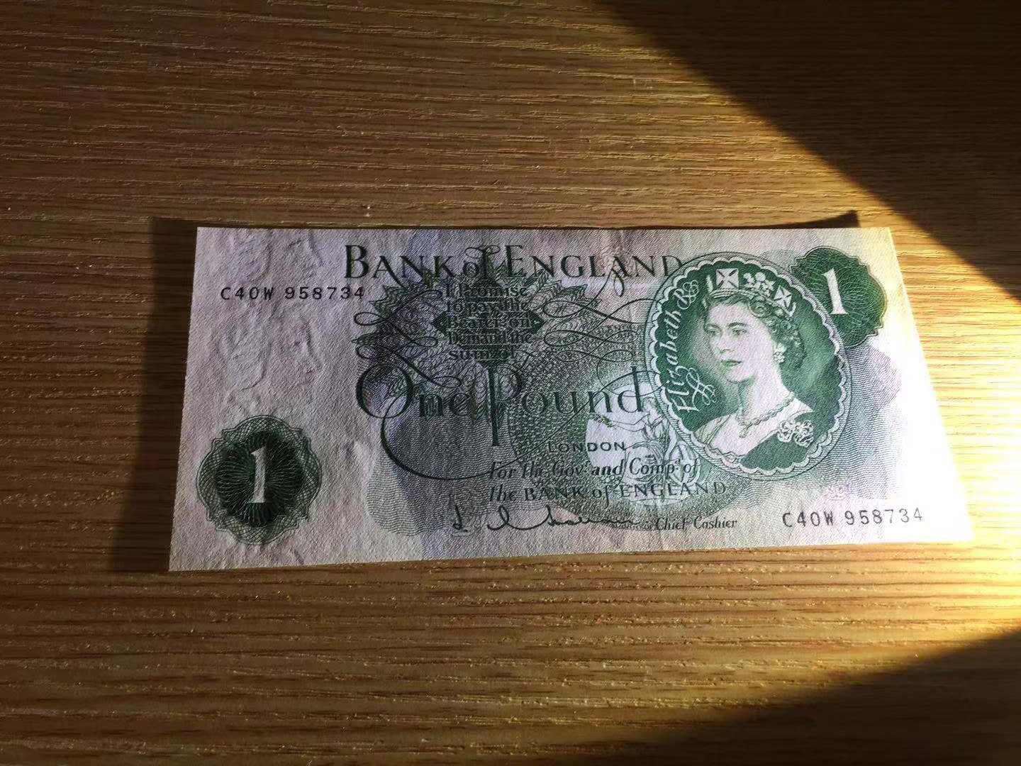 【收藏联盟】第110期拍卖——悠远岛歌 【英镑一组6张】英国 C序列 1镑 5张UNC 1张AU 4种不同签名