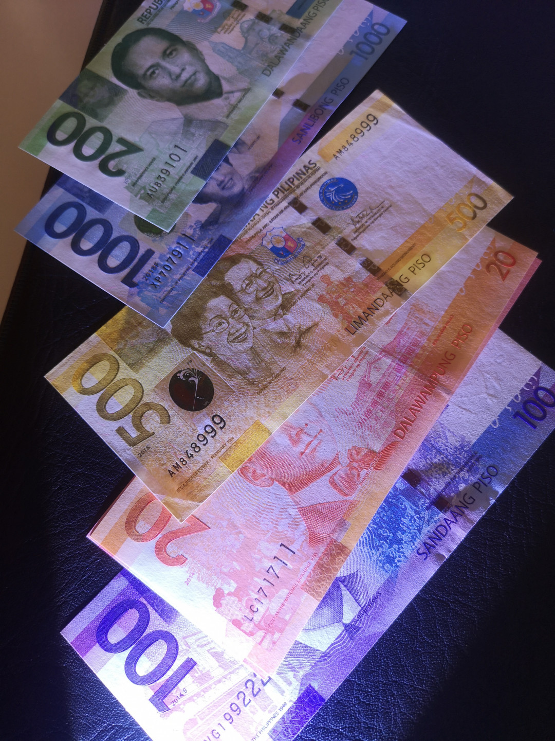 《外钞收藏家》第七十二期拍卖 菲律宾20-1000一套 6张 大部分很绝 两个面额角有软着 请看图