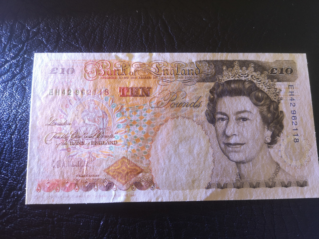 《外钞收藏家》第七十二期拍卖 英国E序列10镑 全新unc