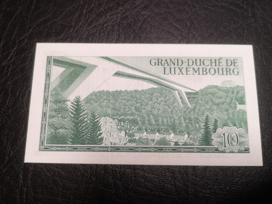 《外钞收藏家》第七十二期拍卖 卢森堡1987年10法郎 全新unc